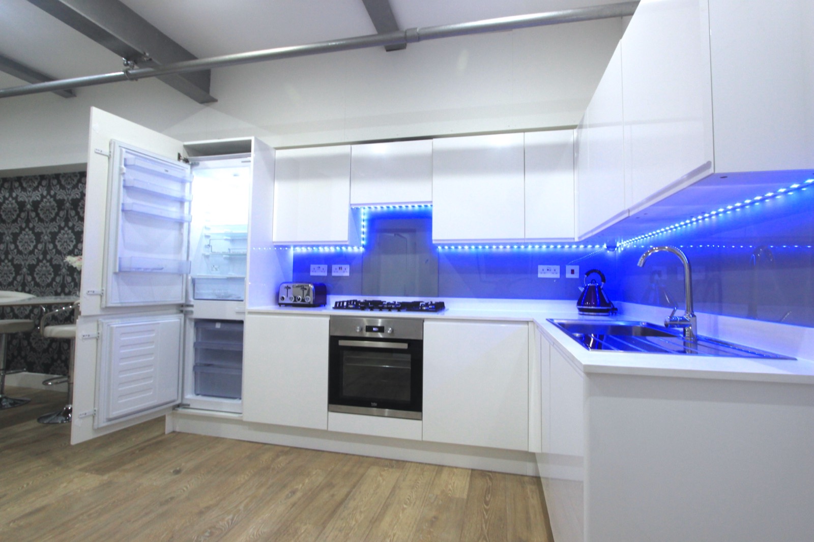 Modern gloss-white kitchen with integrated appliances