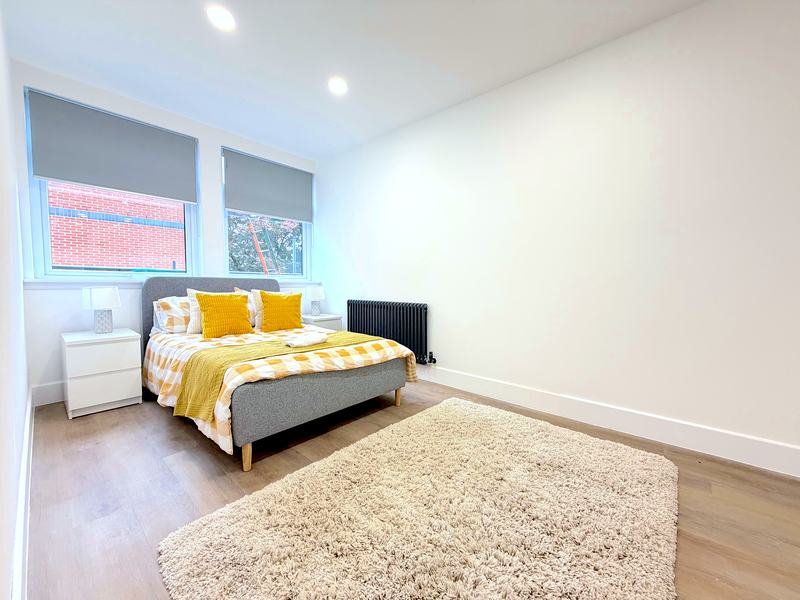 The Albany: Flat 17, with bed