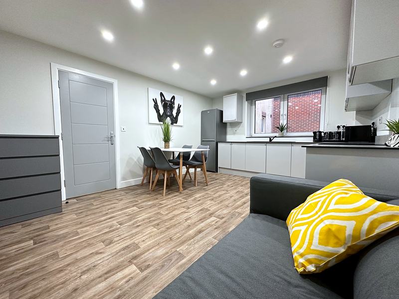 Lester Hall: Flat 4, kitchen