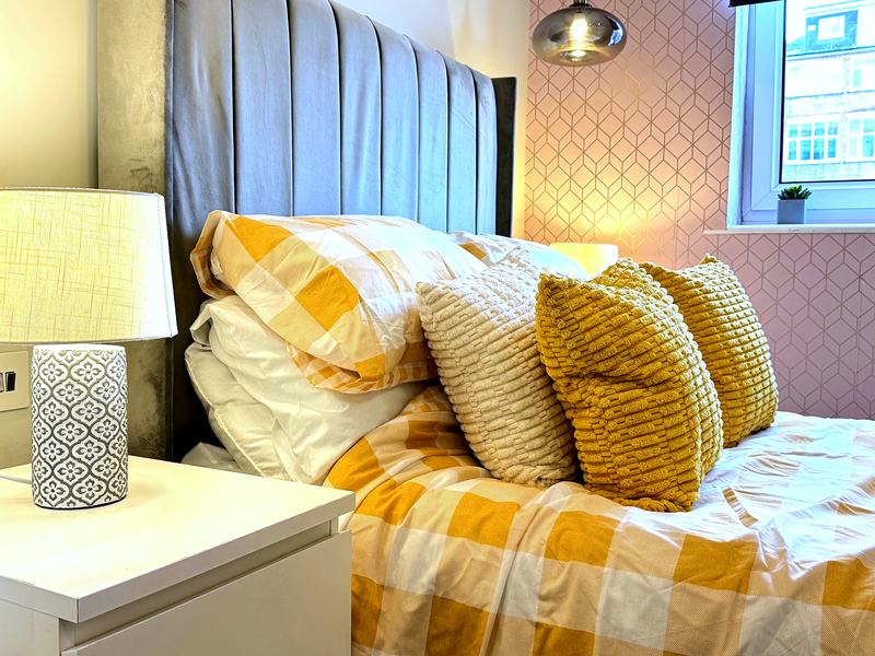 Lester Hall: Flat 5, Room 3