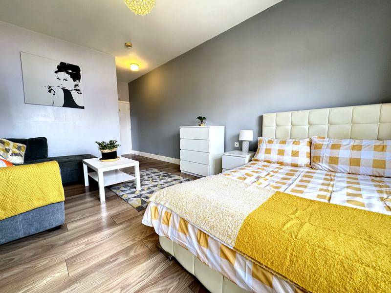 Sterling House: bedroom, Room 2
