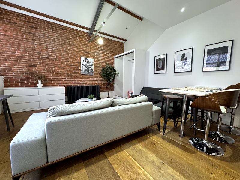 Sterling Loft: Flat 4
